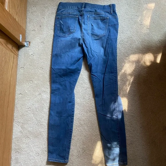 COPY - Torrid ripped skinny jeans - Picture 2 of 3